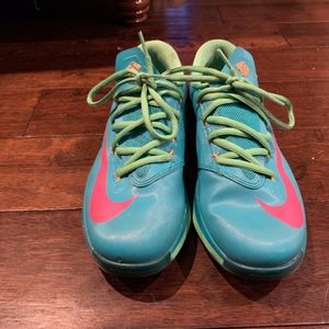 KD Sneakers Size 5.5